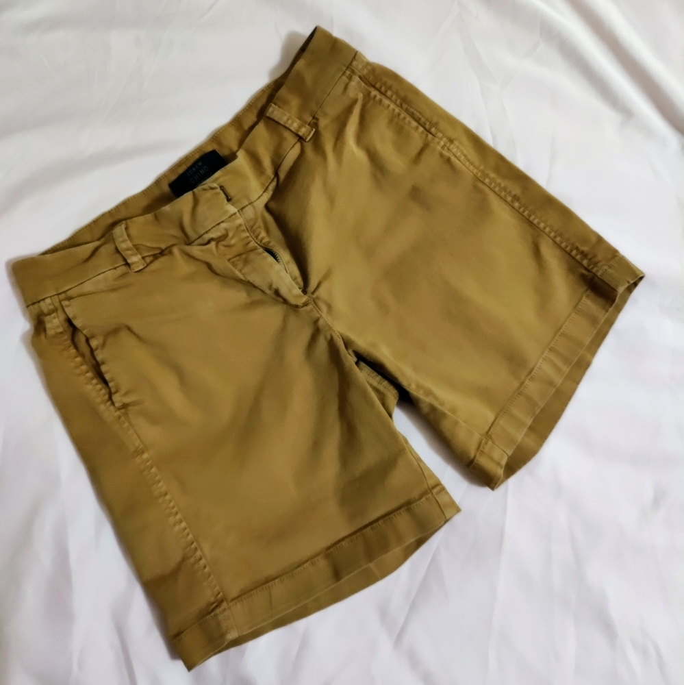 Women's size 6, JCrew Chino cargo shorts